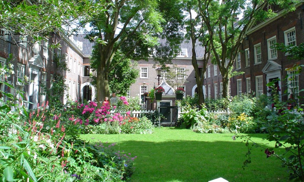 Hofjes buiten de Jordaan Hofjes in Amsterdam